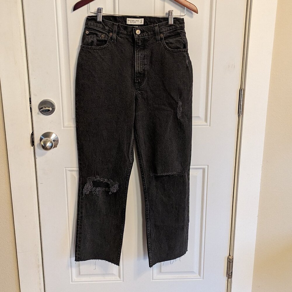 NWT Abercrombie Black Distressed Straight Leg Jeans Women’s 27 high waisted,sexy